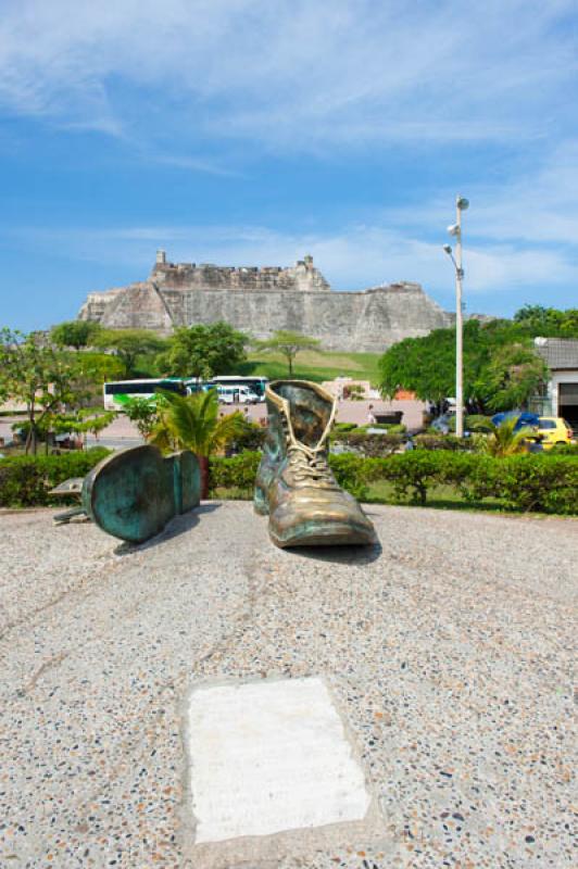 Monumento a los Zapatos Viejos, Cartagena, Bolivar...