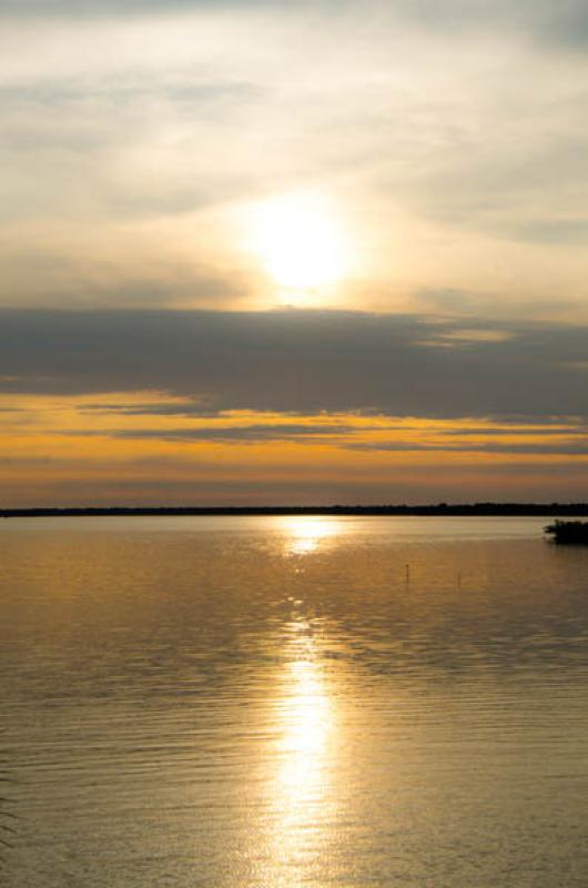 Atardece en Bahia de Cispata, San Antero, Cordoba,...