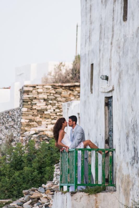 Pareja Besandose, Sifnos, Islas de Ciclades, Greci...