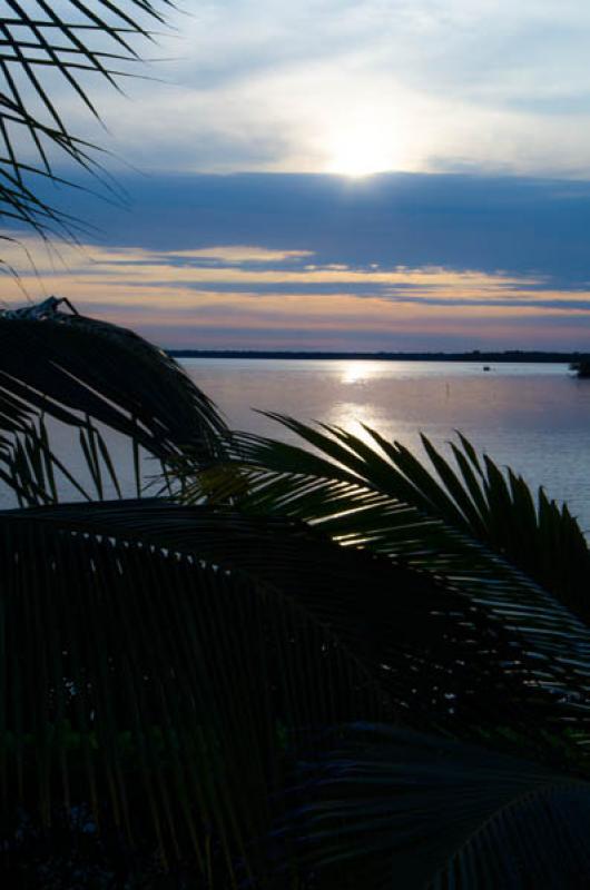 Amanecer en Bahia de Cispata, San Antero, Cordoba,...