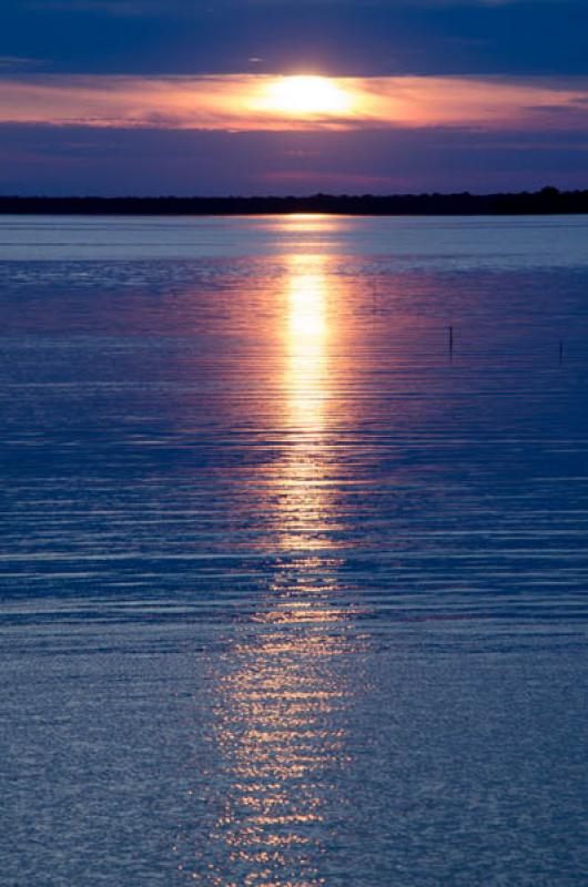 Ocaso en Bahia de Cispata, San Antero, Cordoba, Co...