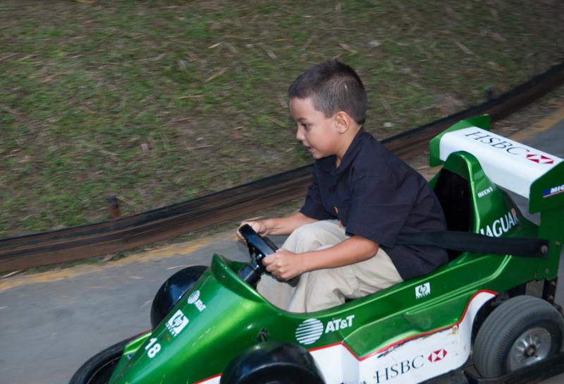 Niño jugando