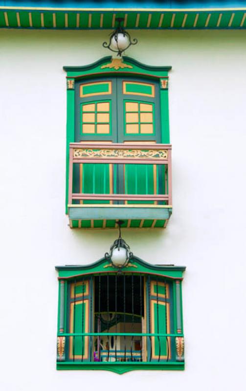 Ventanas Colonial