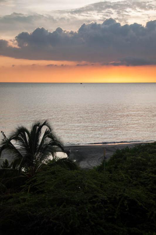 Atardecer en Bahia de Santa Marta, Santa Marta, Ma...