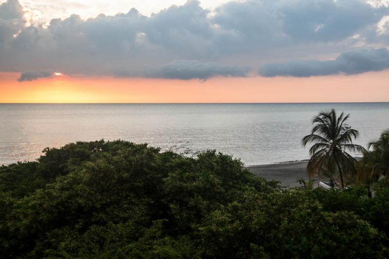 Atardecer en Bahia de Santa Marta, Santa Marta, Ma...