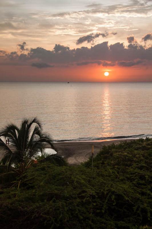 Atardecer en Bahia de Santa Marta, Santa Marta, Ma...