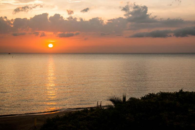 Atardecer en Bahia de Santa Marta, Santa Marta, Ma...