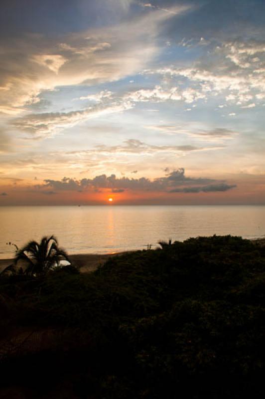 Atardecer en Bahia de Santa Marta, Santa Marta, Ma...