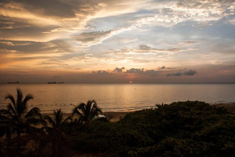 Atardecer en Bahia de Santa Marta, Santa Marta, Ma...