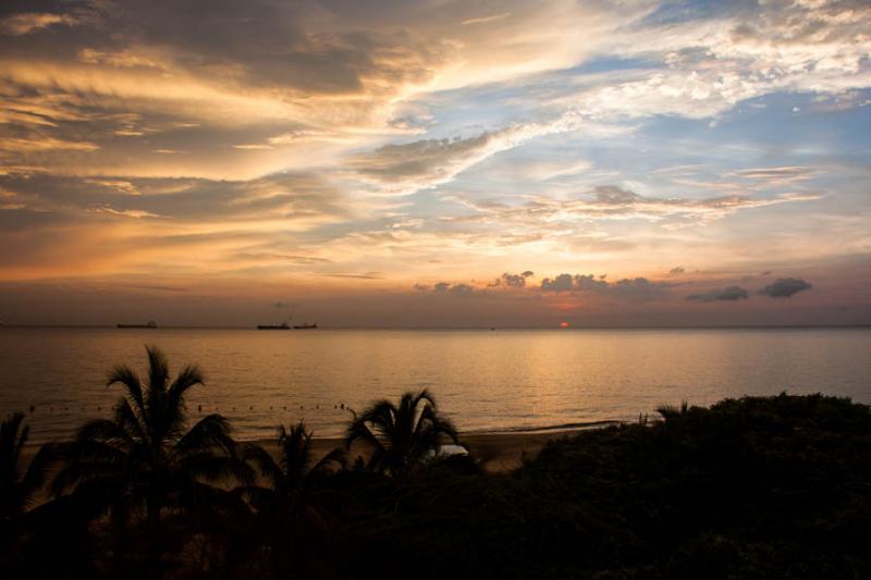 Atardecer en Bahia de Santa Marta, Santa Marta, Ma...