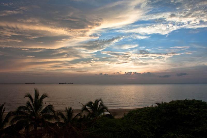 Atardecer en Bahia de Santa Marta, Santa Marta, Ma...