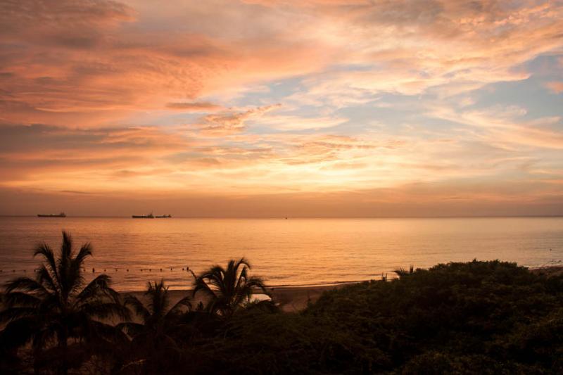 Atardecer en Bahia de Santa Marta, Santa Marta, Ma...