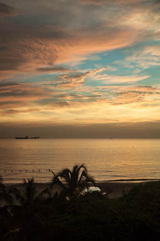 Atardecer en Bahia de Santa Marta, Santa Marta, Ma...