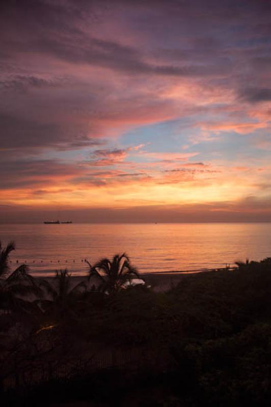 Atardecer en Bahia de Santa Marta, Santa Marta, Ma...