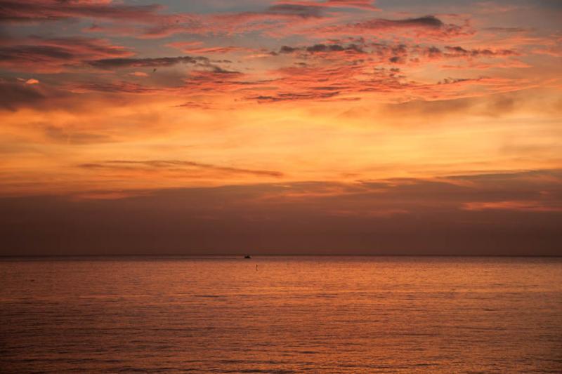 Atardecer en Bahia de Santa Marta, Santa Marta, Ma...