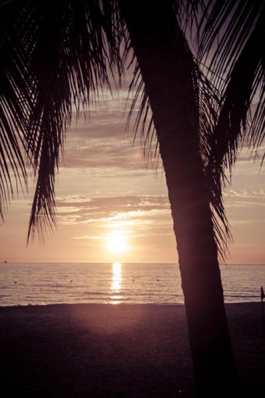 Atardecer en Bahia de Santa Marta, Santa Marta, Ma...