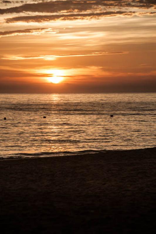 Atardecer en Bahia de Santa Marta, Santa Marta, Ma...