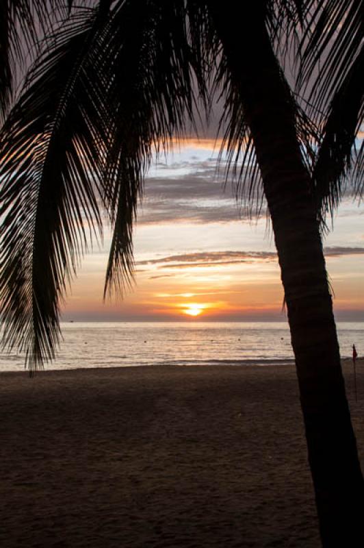 Atardecer en Bahia de Santa Marta, Santa Marta, Ma...