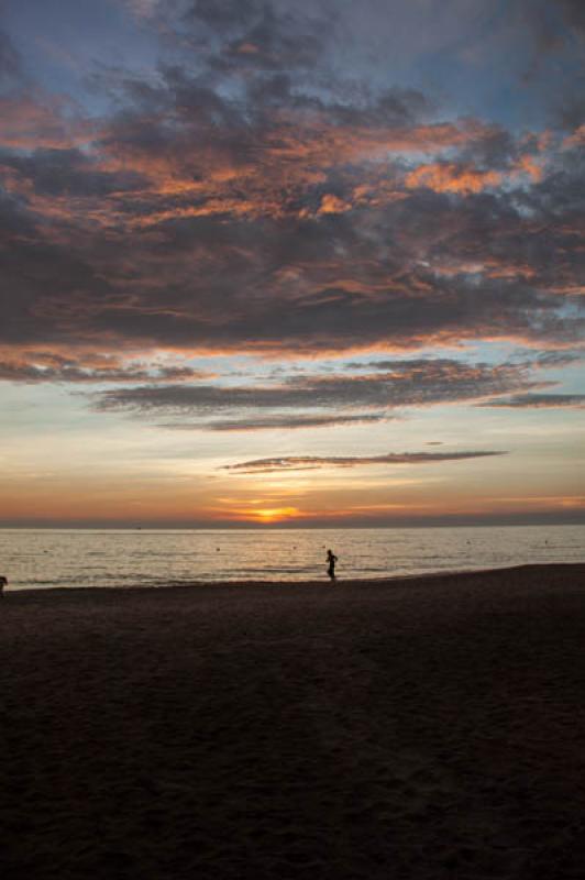 Atardecer en Bahia de Santa Marta, Santa Marta, Ma...