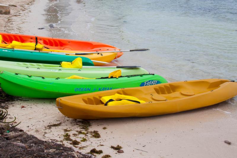 Kayak en la Playa, Isla de San Andres, Archipielag...