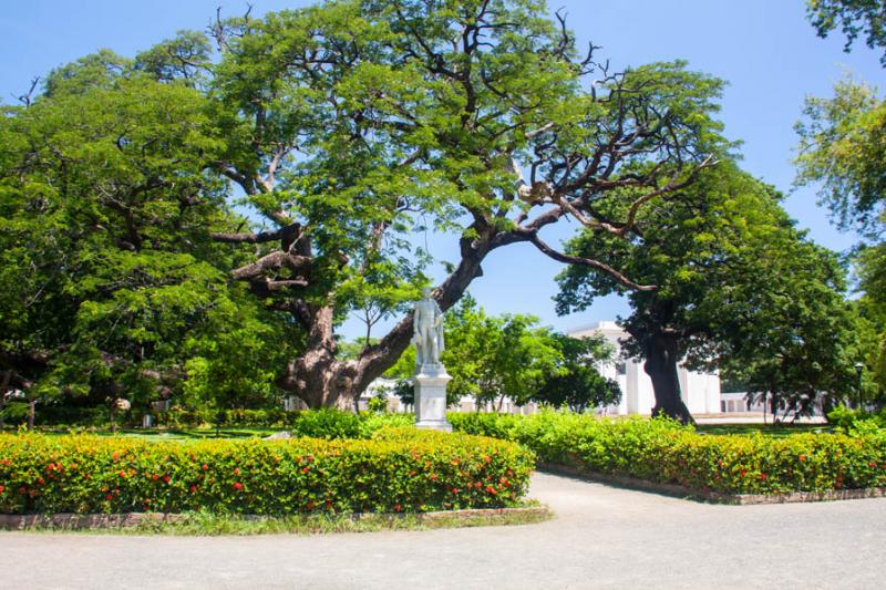 Monumento a Simon Bolivar, Quinta de San Pedro Ale...