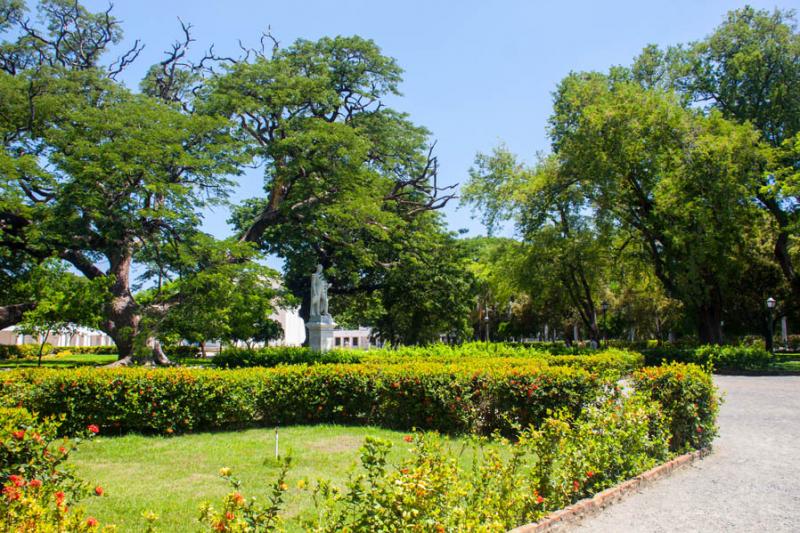 Monumento a Simon Bolivar, Quinta de San Pedro Ale...