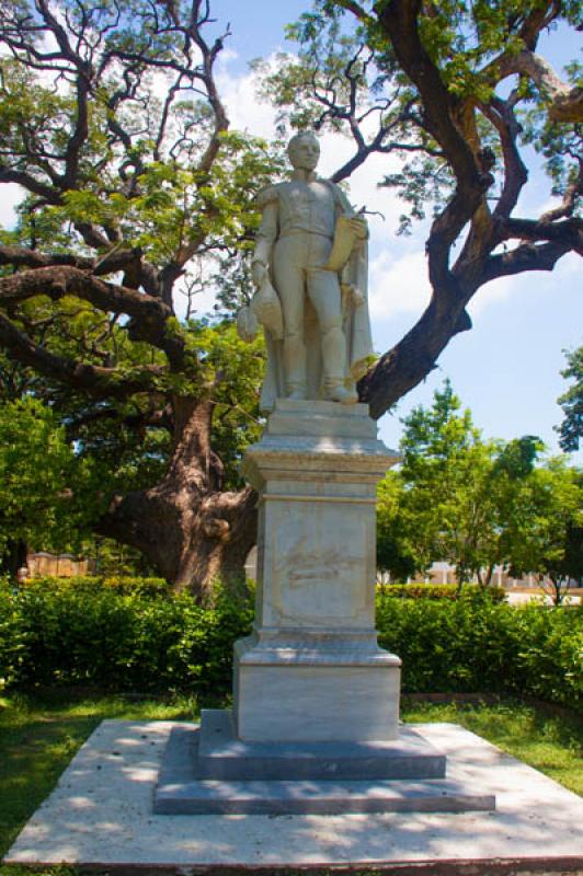 Monumento a Simon Bolivar, Quinta de San Pedro Ale...