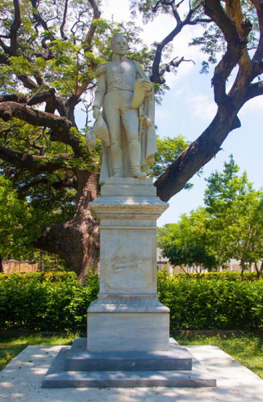 Monumento a Simon Bolivar, Quinta de San Pedro Ale...