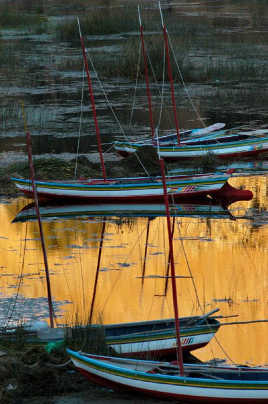 Veleros en Lago Titicaca, Departamento de La Paz, ...