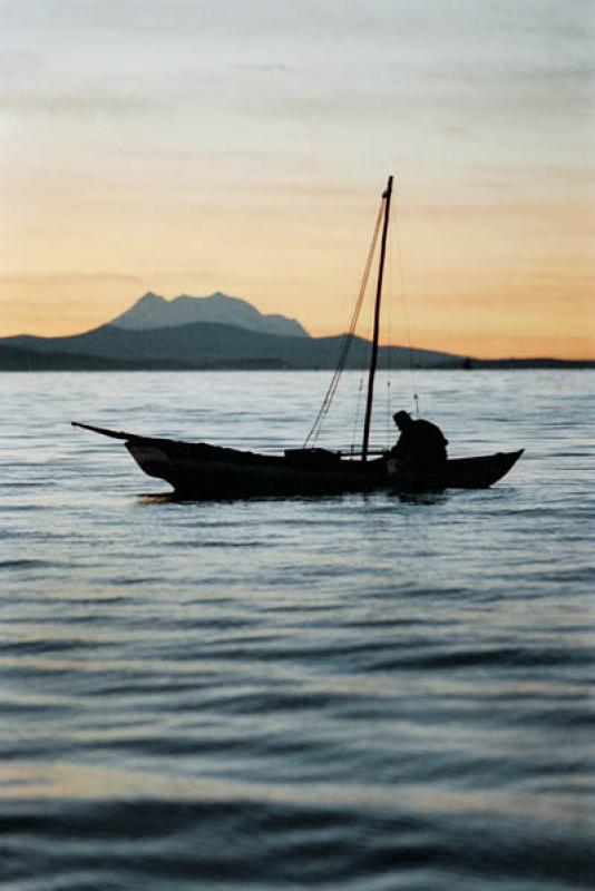 Veleros en Lago Titicaca, Departamento de La Paz, ...