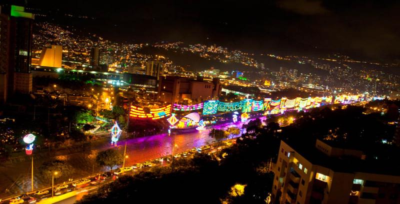 Alumbrados en el Rio Medellin, Medellin, Antioquia...