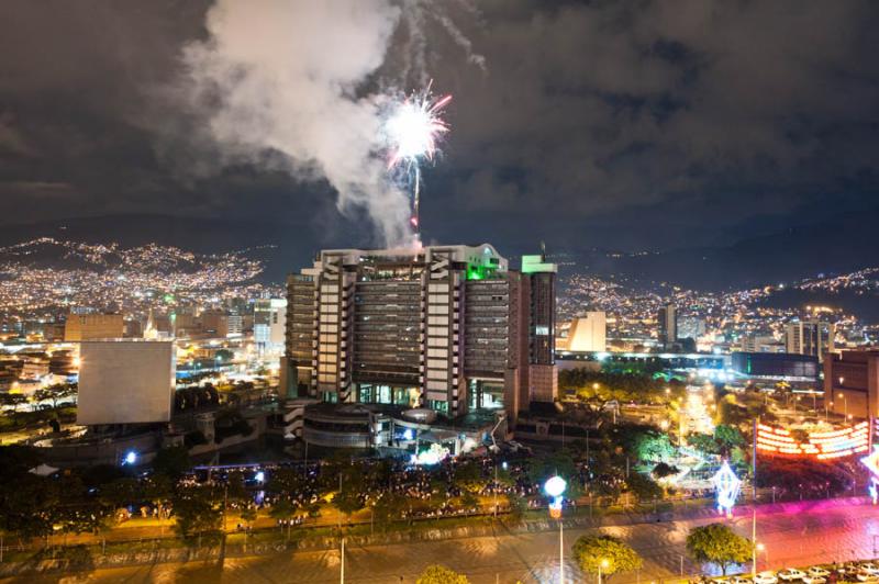 Alumbrados en el Rio Medellin, Medellin, Antioquia...