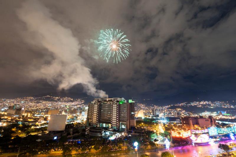 Alumbrados en el Rio Medellin, Medellin, Antioquia...