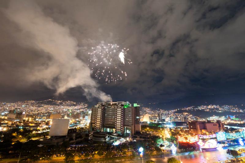 Alumbrados en el Rio Medellin, Medellin, Antioquia...