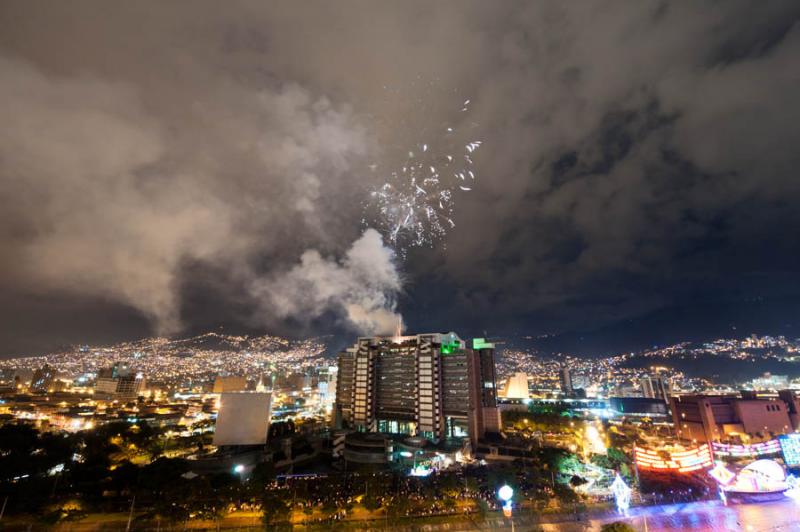 Alumbrados en el Rio Medellin, Medellin, Antioquia...