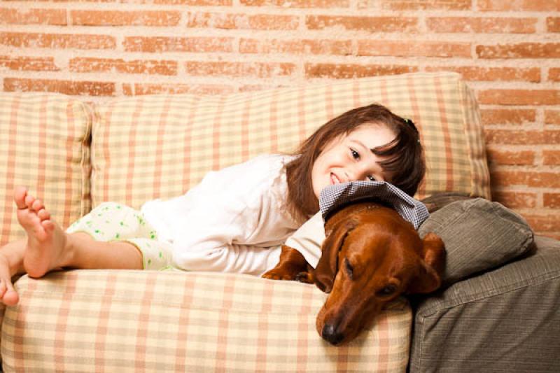 Niña con su Mascota