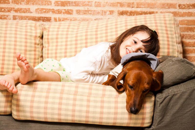 Niña con su Mascota