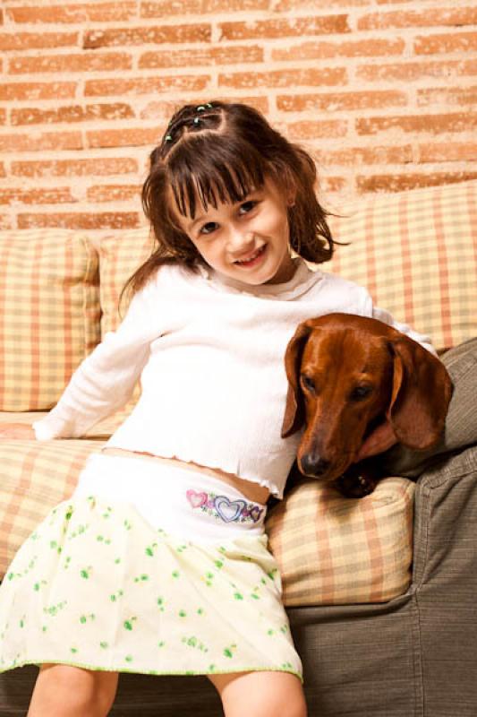 Niña con su Mascota