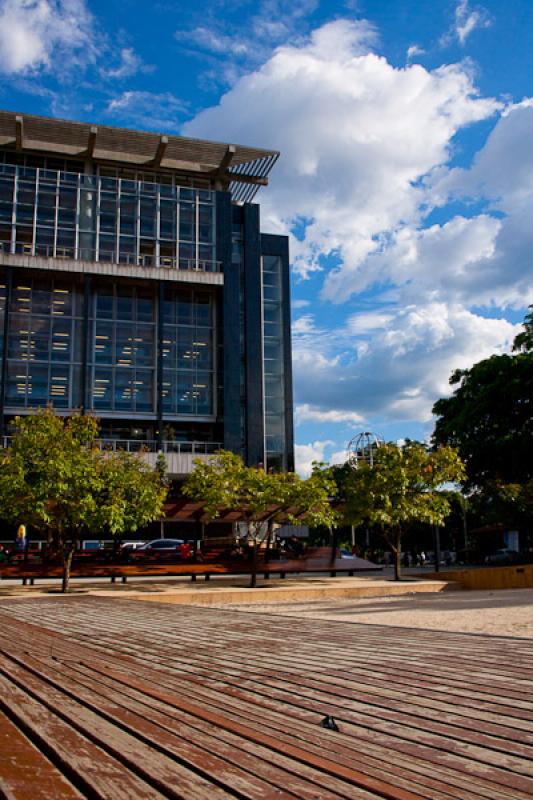 Edificio de Extension del Alma Mater, Medellin, An...