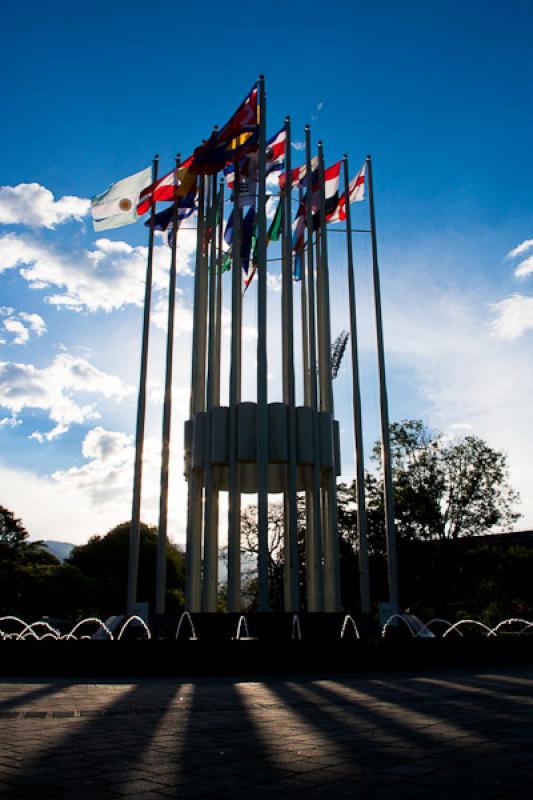 Plaza de Banderas, Estadio Atanasio Girardot, Mede...