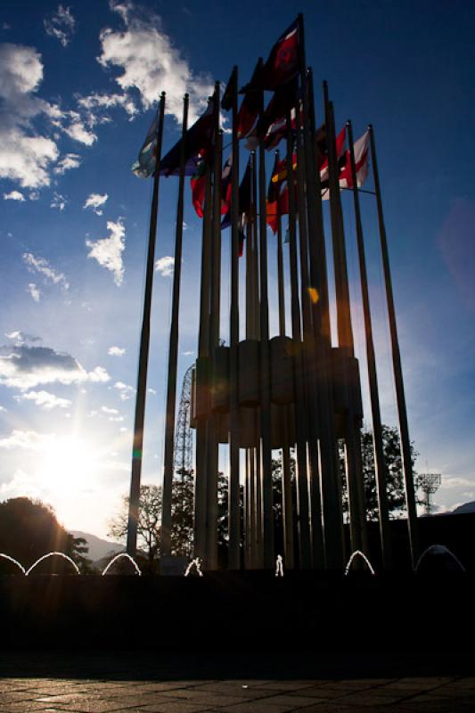 Plaza de Banderas, Estadio Atanasio Girardot, Mede...