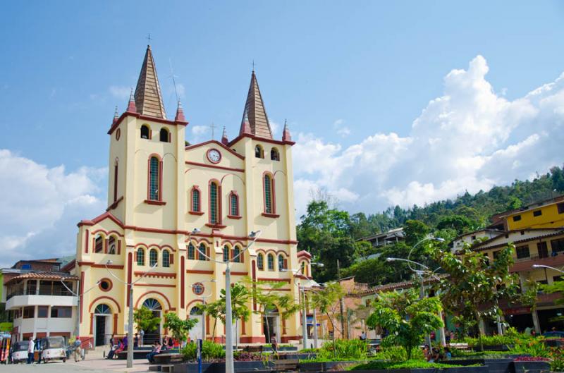 Iglesia Santuario del Santo Cristo, Cañasgordas, ...