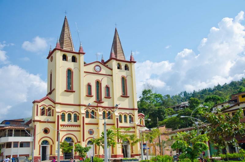 Iglesia Santuario del Santo Cristo, Cañasgordas, ...