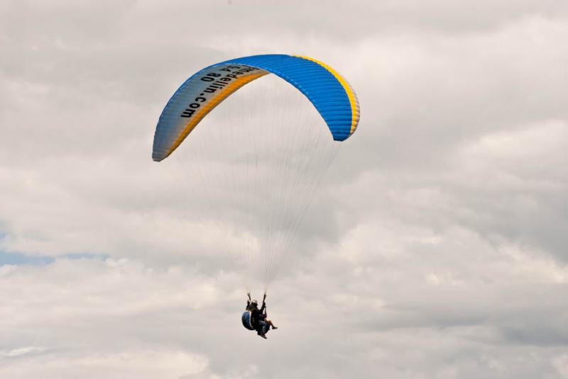 Parapente en Bello, Valle del Aburra, Medellin, Co...