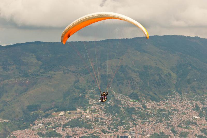 Parapente en Bello, Valle del Aburra, Medellin, Co...