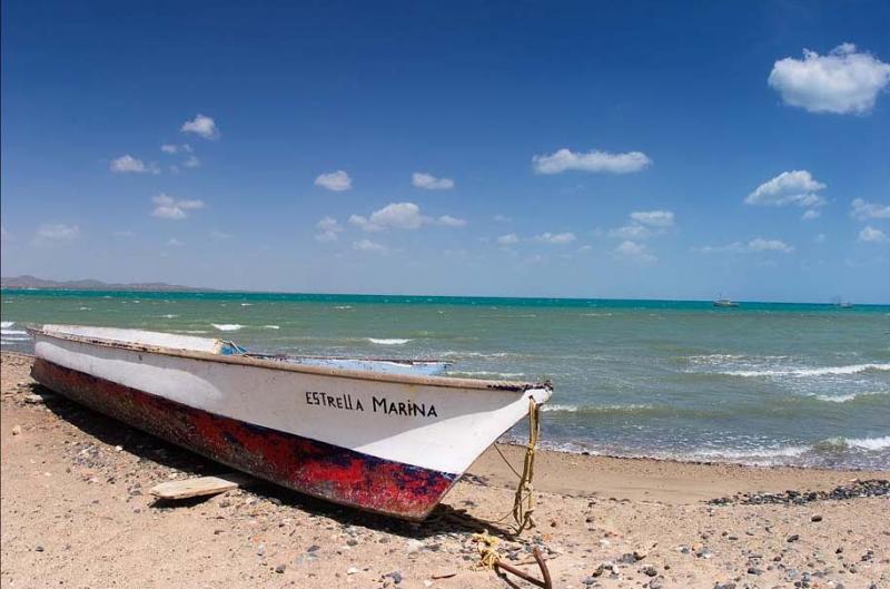 Bote en la Playa, Guajira, Colombia