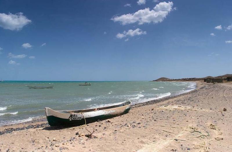 Bote en la Playa, Guajira, Colombia