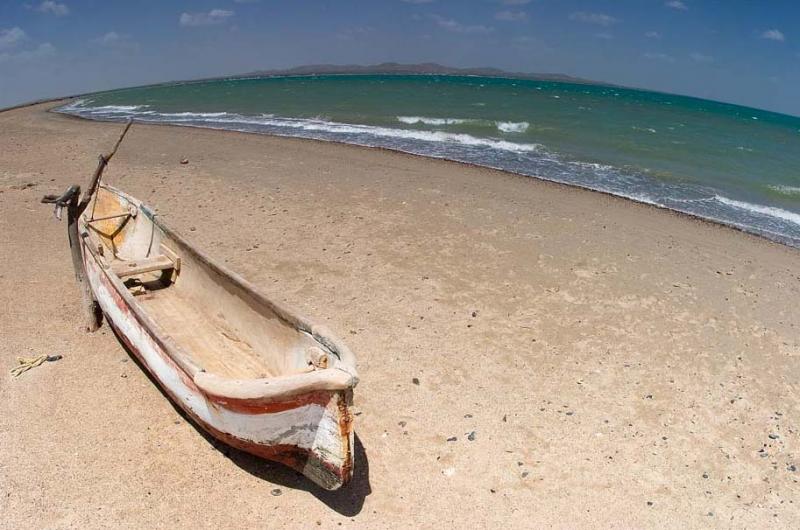 Bote en la Playa, Guajira, Colombia