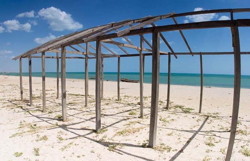 Estructura de una Casa en la Playa, Guajira, Colom...