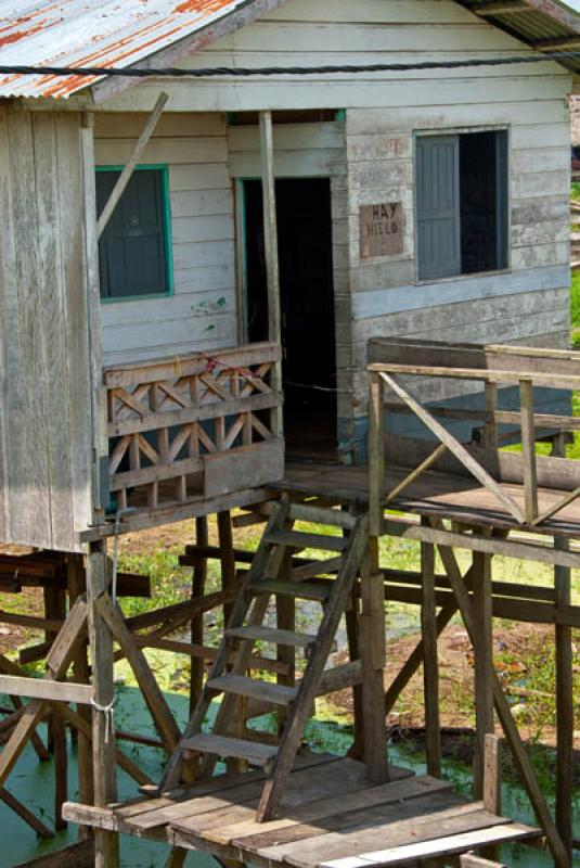 Vivienda Tradicional, Puerto Nariño, Amazonia, Am...